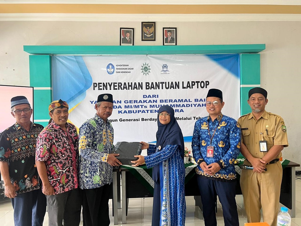 Gerakan Beramal Baik Salurkan Laptop untuk 15 Madrasah Muhammadiyah di Blora